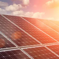 Comprendre le fonctionnement de l'énergie solaire et ses avantages
